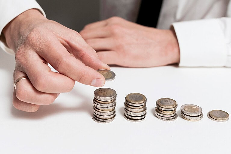 Bavaria Finanz Erfahrungen: Wann sich eine Umschuldung lohnt – und wann die Kreditaufstockung die bessere Lösung ist